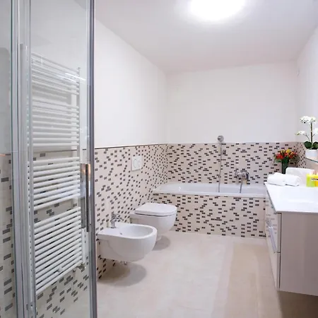 Sala Comacina No 2 With Pool And By Italian Διαμέρισμα