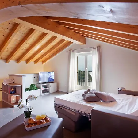 Sala Comacina No 2 With Pool And By Italian Appartement *