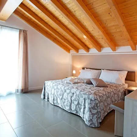 Sala Comacina No 2 With Pool And By Italian Apartmán Isola Comacina