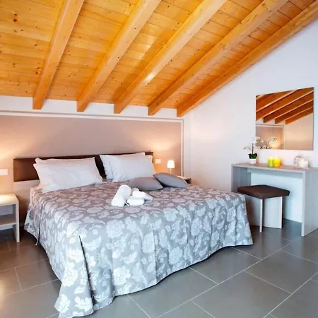 Sala Comacina No 2 With Pool And By Italian Appartement