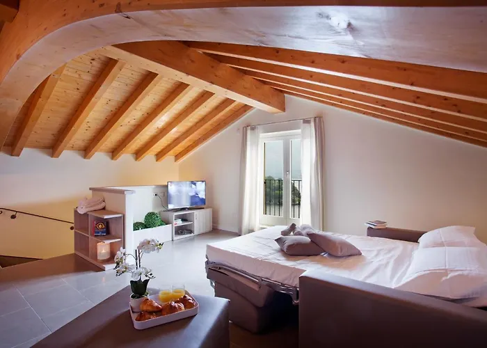 Sala Comacina No 2 With Pool And By Italian Lejlighed *
