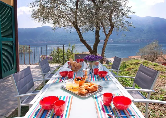 Sala Comacina No 2 With Pool And By Italian Lejlighed Isola Comacina